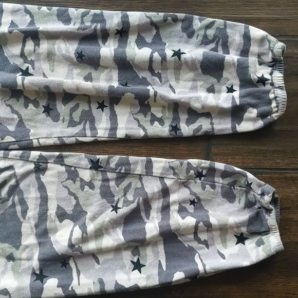 MONROW Camo and Star Print Joggers - Women's Small - Picture 3 of 6